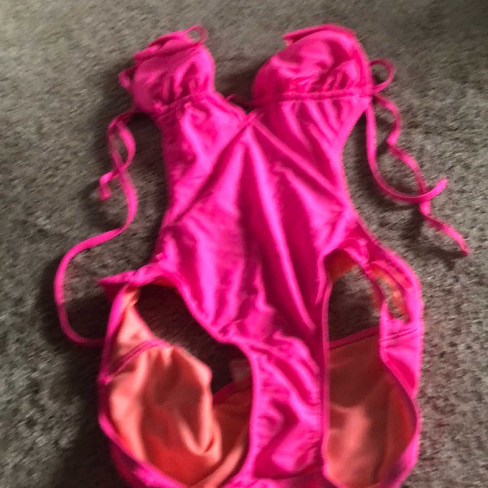One piece swim suit